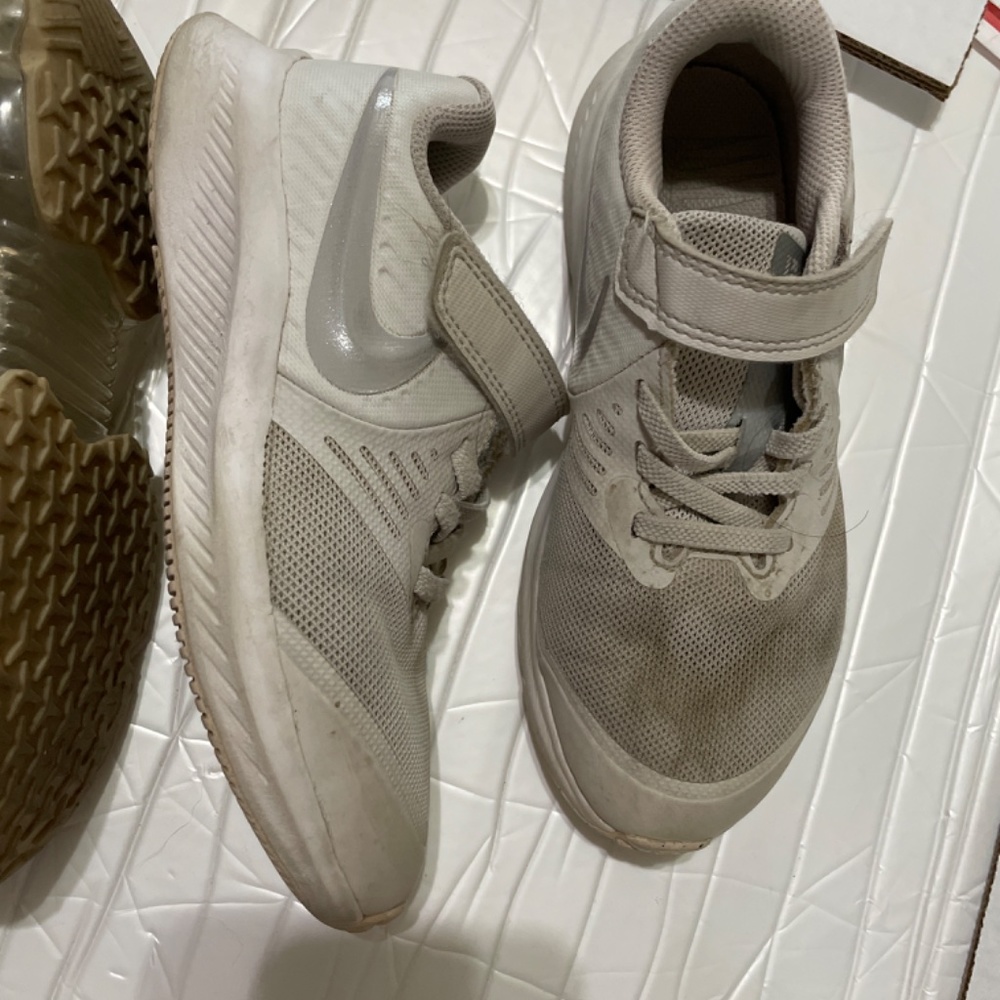 2 pairs of kids sneakers